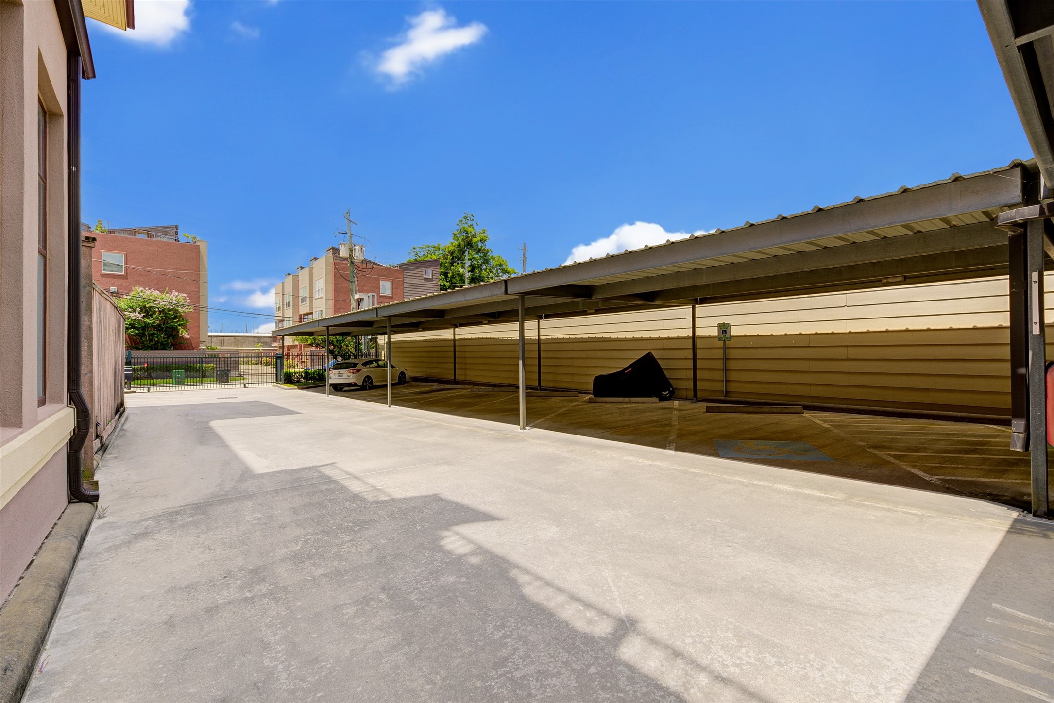 2700 Albany Street, Unit 2B Houston, TX 77006 - Photo 3 of 24