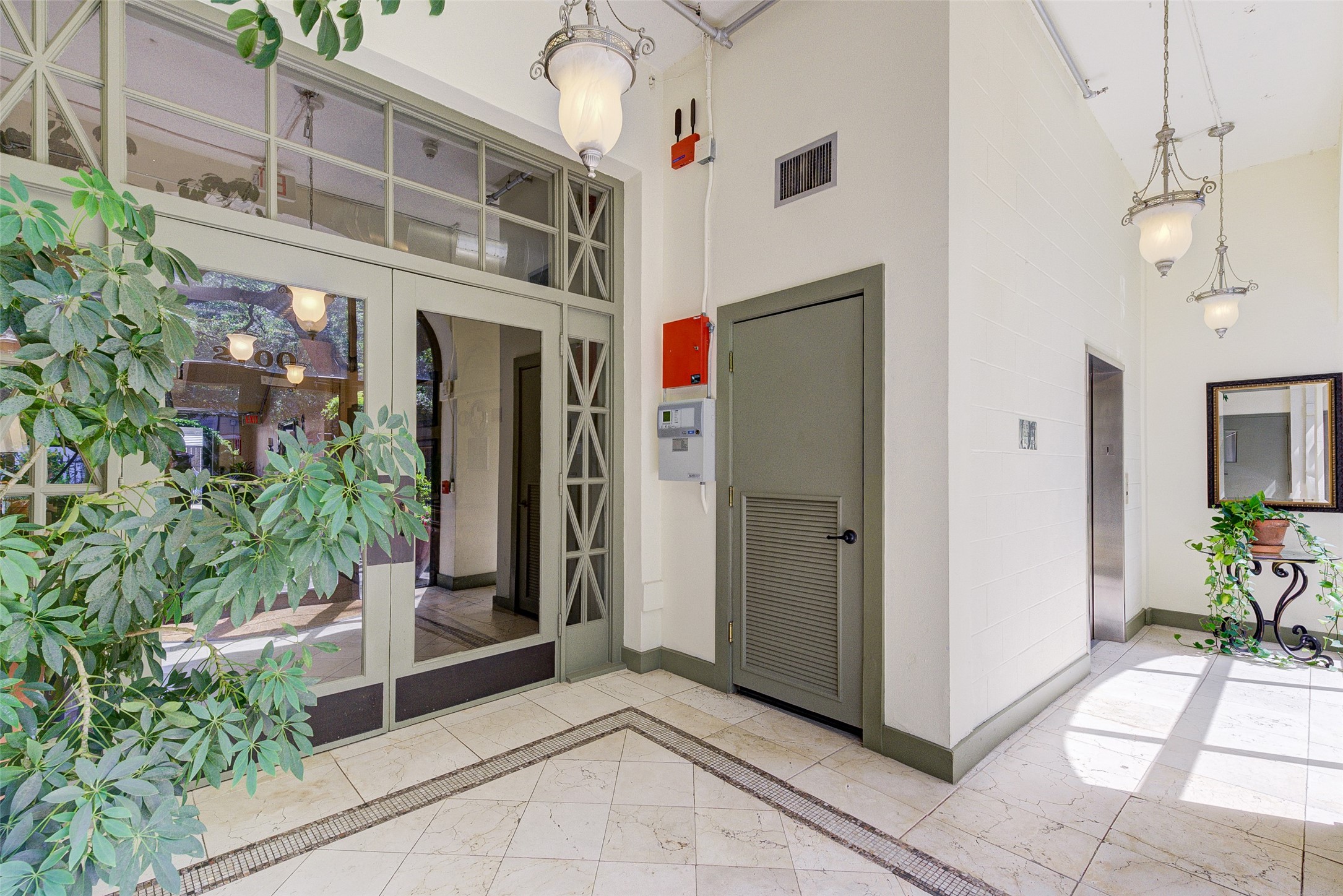 2700 Albany Street, Unit 2B Houston, TX 77006 - Photo 4 of 24