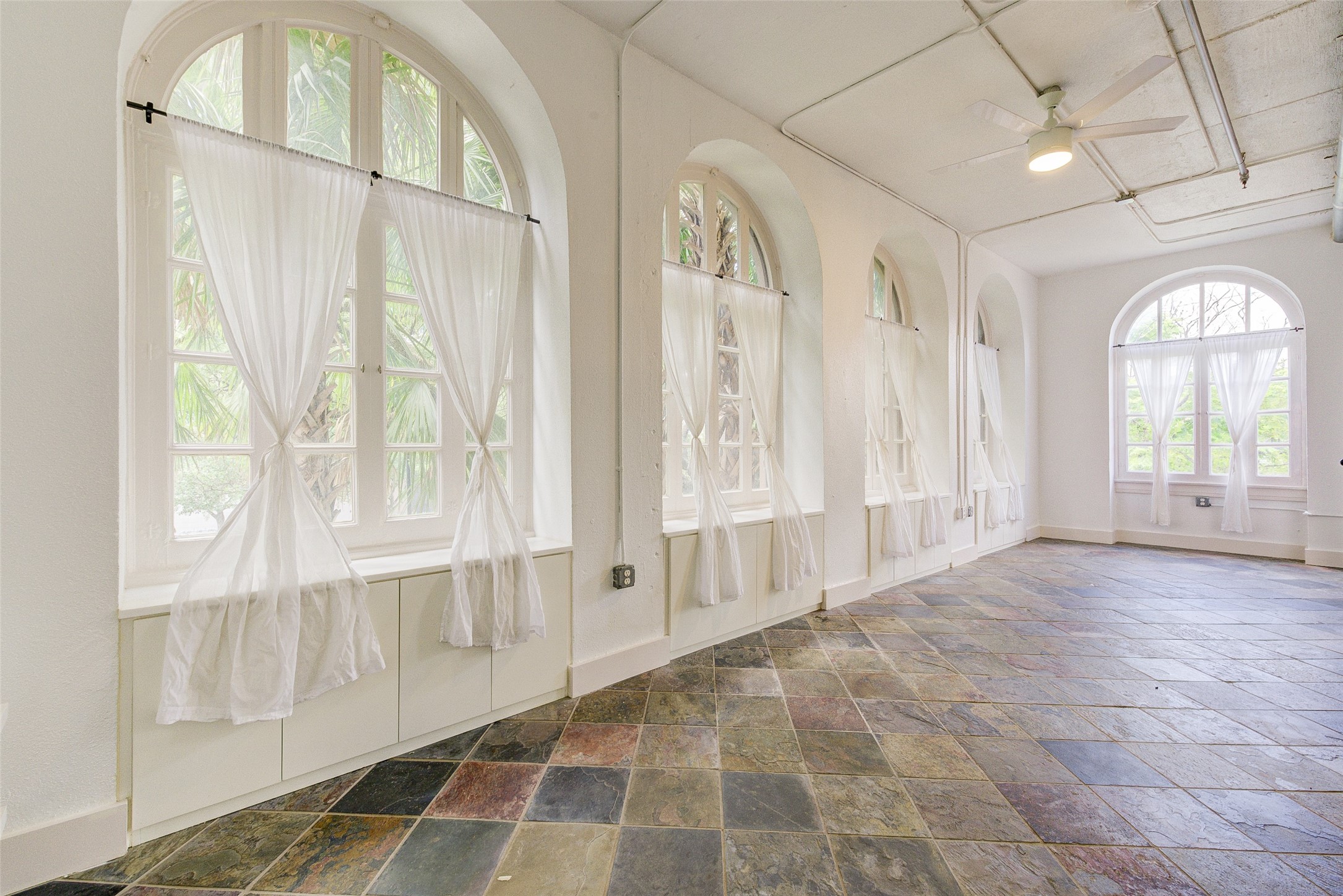 2700 Albany Street, Unit 2B Houston, TX 77006 - Photo 7 of 24