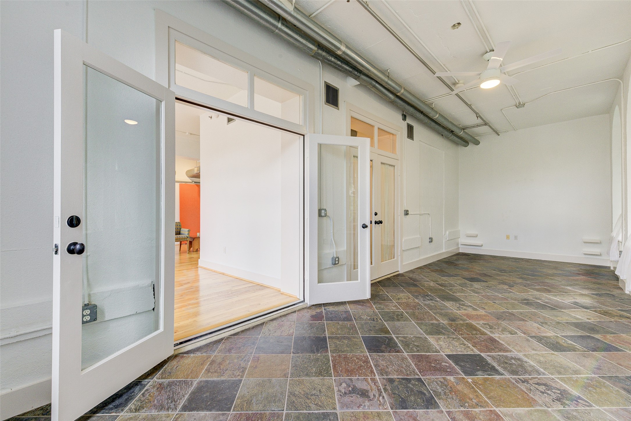 2700 Albany Street, Unit 2B Houston, TX 77006 - Photo 8 of 24