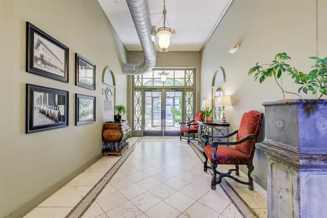 $2,250 | 2700 Albany Street, Unit 2B, Houston, TX 77006