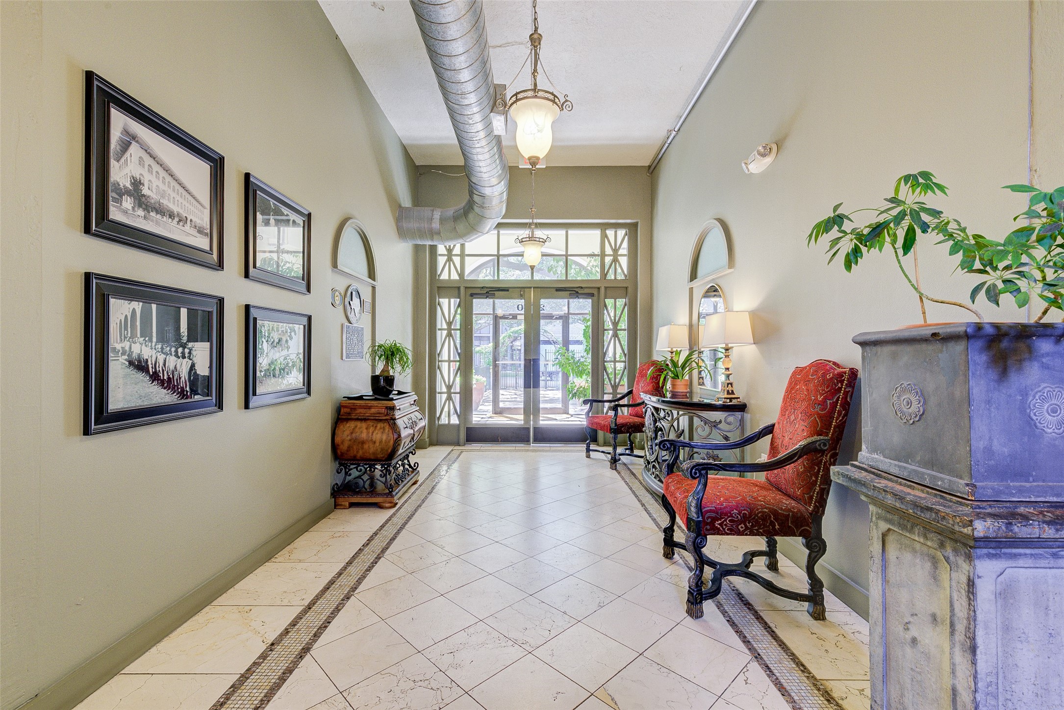 2700 Albany Street, Unit 2B Houston, TX 77006 - Photo 9 of 24