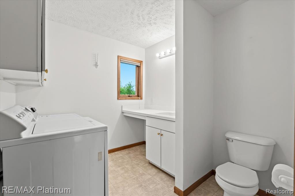 6893 Sanford Road Howell, MI 48855 - Photo 16 of 44