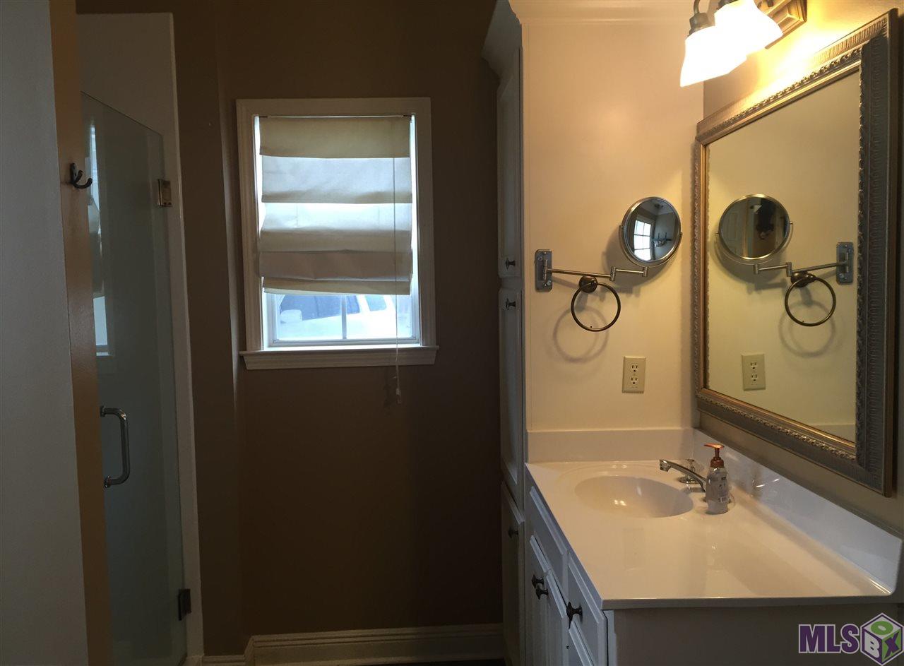 10535 Ridgebrook Avenue Baton Rouge, LA 70809 - Photo 12 of 17 Master Bath