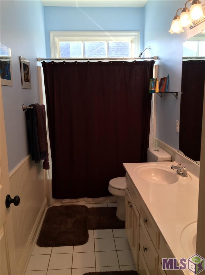 10535 Ridgebrook Avenue Baton Rouge, LA 70809 - Photo 13 of 17 Hall Bath