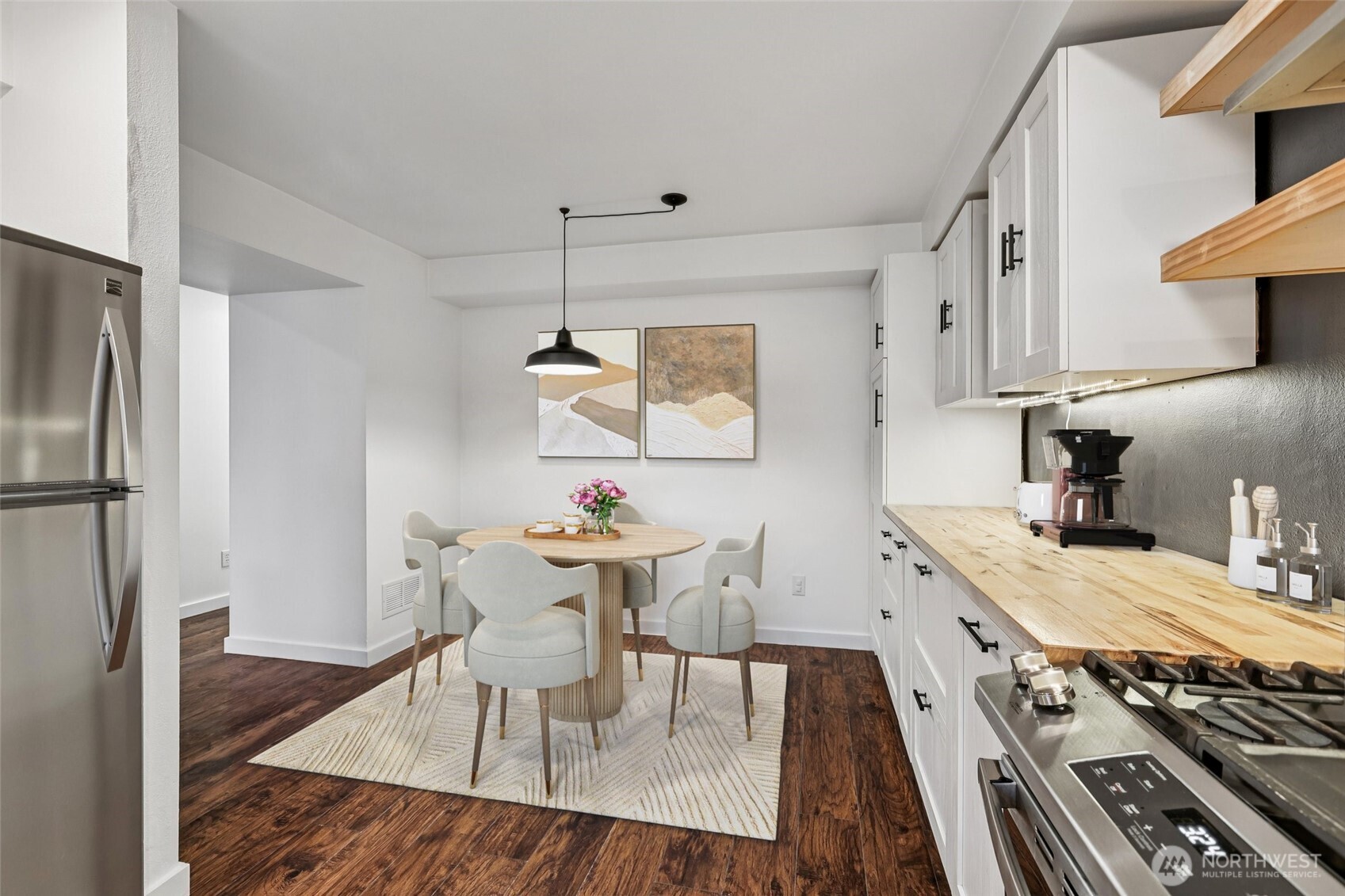 2210 Grade Road, Unit 7 Lake Stevens, WA 98258 - Photo 8 of 27 a kitchen with a table and chairs in it