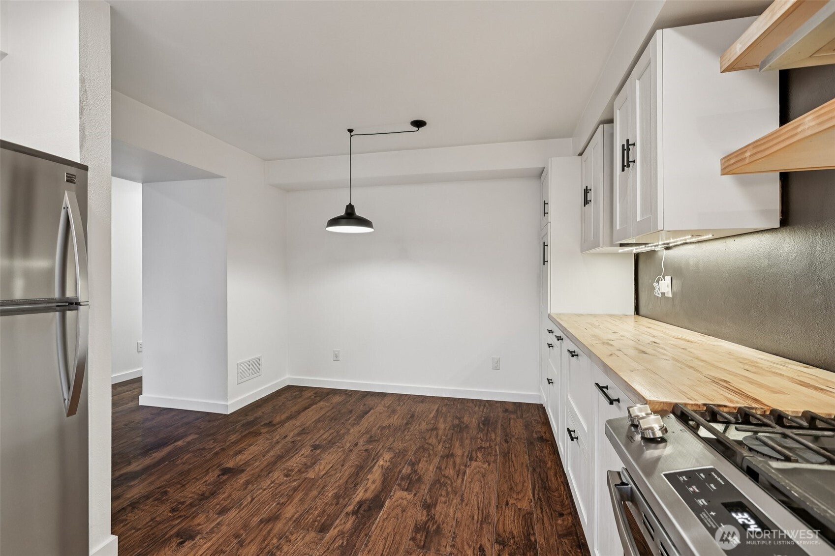 2210 Grade Road, Unit 7 Lake Stevens, WA 98258 - Photo 9 of 27 a kitchen that has a stove and a wooden floor