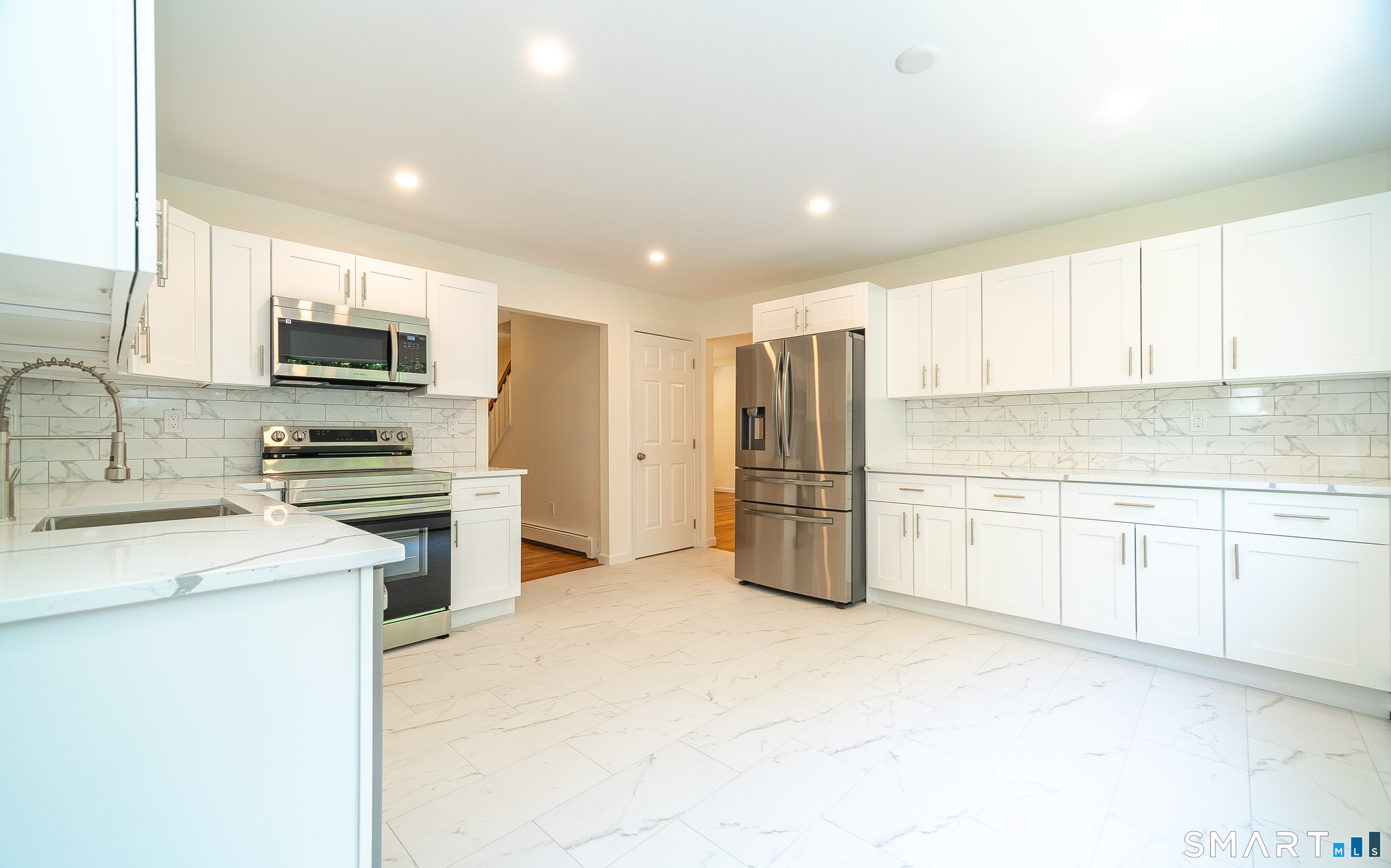 1425 James Farm Road Stratford, CT 06614 - Photo 3 of 40