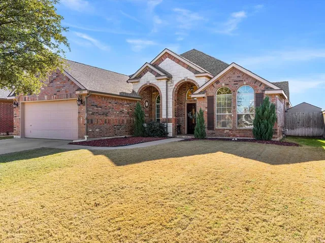 $359,900 | 581 Griffith Drive, Saginaw, TX 76179