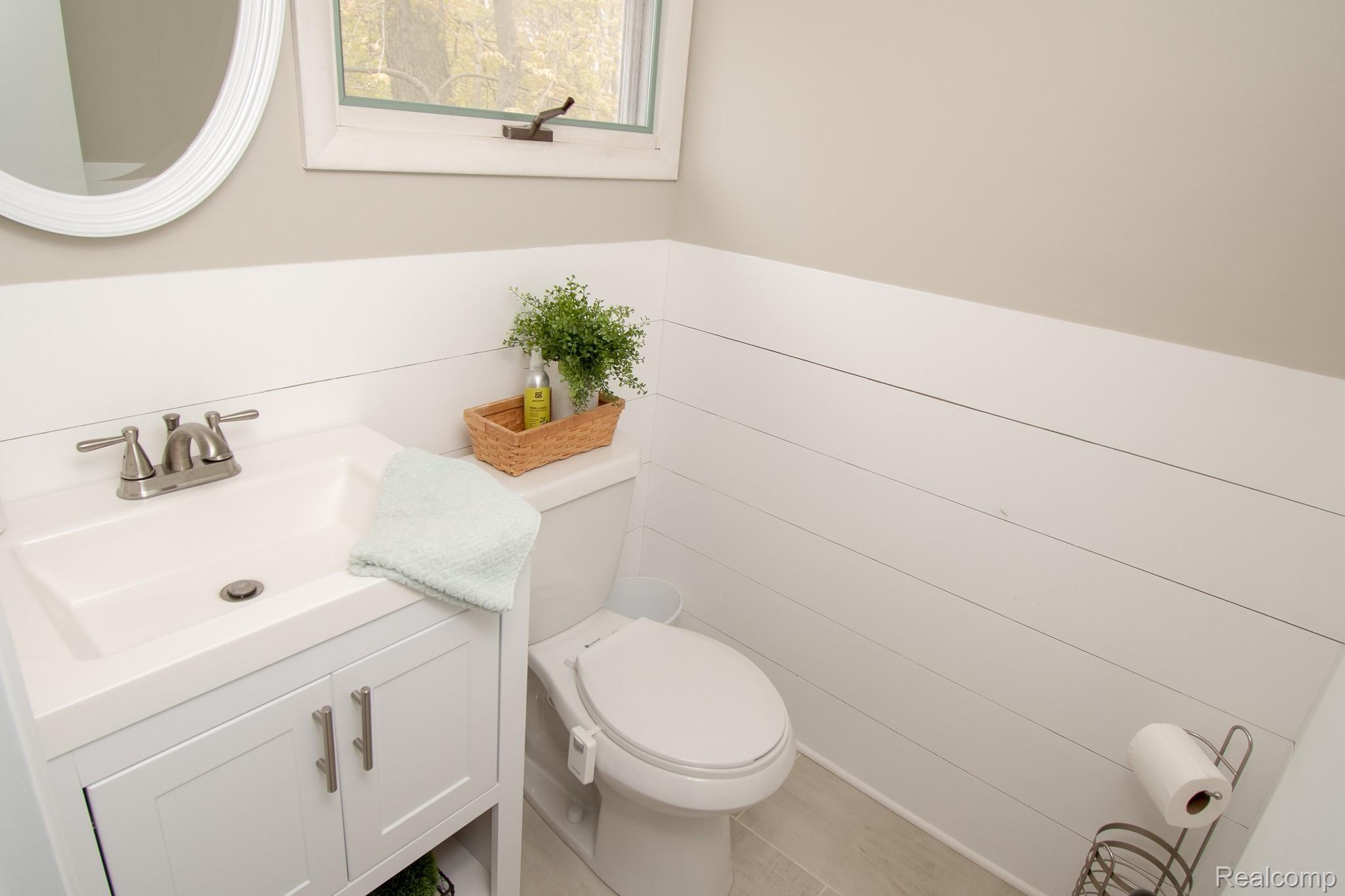 274 Red Oak Lane Rochester, MI 48307 - Photo 13 of 24 red oak 15.jpg