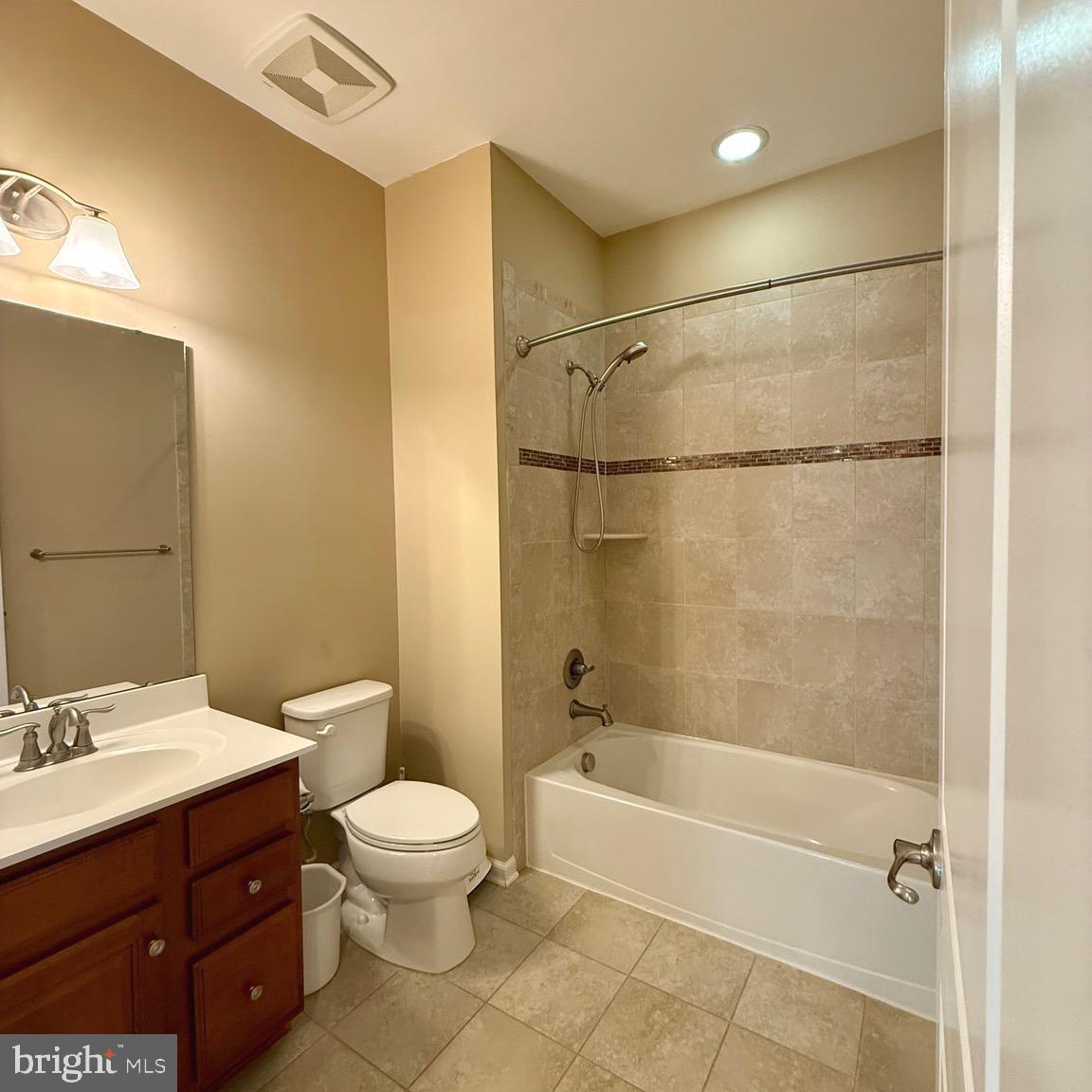 2515 Baileys Pond Road Accokeek, MD 20607 - Photo 15 of 19 hall bath upstairs