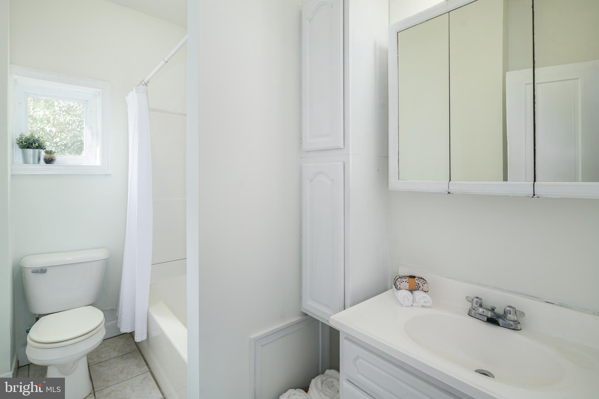 342 Carson Street Philadelphia, PA 19128 - Photo 13 of 18 Full Bath