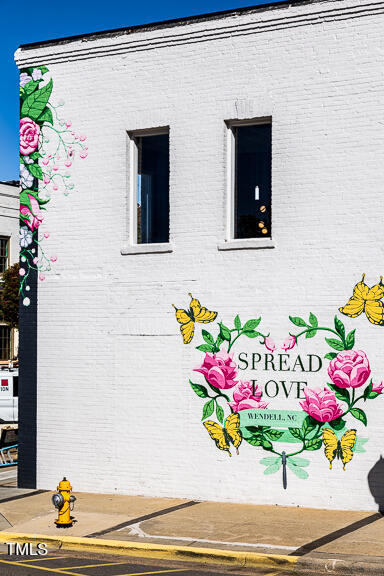 408 Carpels Drive Wendell, NC 27591 - Photo 29 of 31 a vase of flowers sitting on a floor