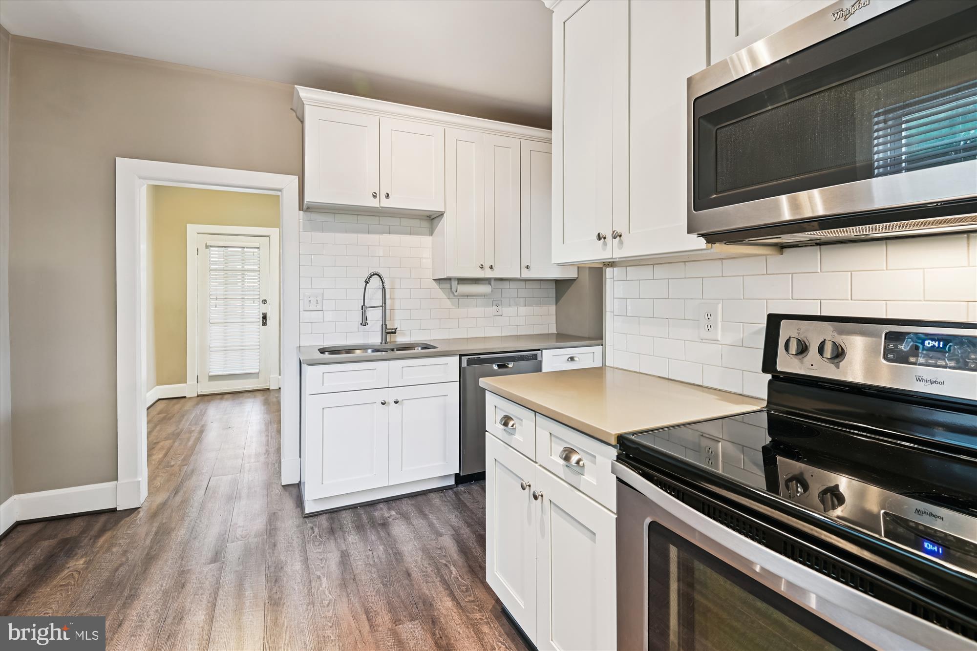 615 Ridgely Avenue Annapolis, MD 21401 - Photo 8 of 50 Updated Kitchen 42" Cabinetry w/Soft Close Drawers