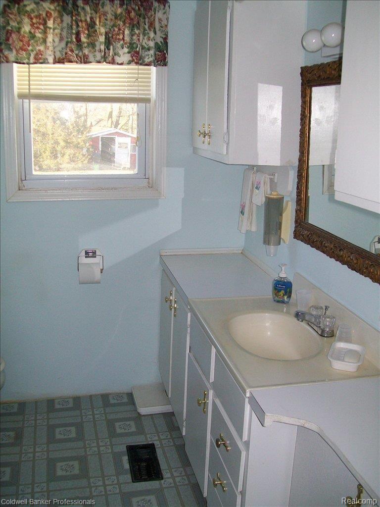 5315 North Lake Road Columbiaville, MI 48421 - Photo 7 of 11 Bathroom