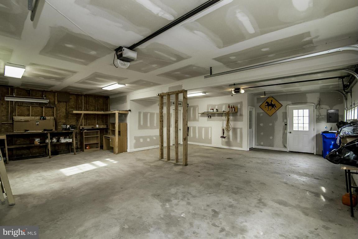 2940 Duvall Road Woodbine, MD 21797 - Photo 18 of 30 Garage