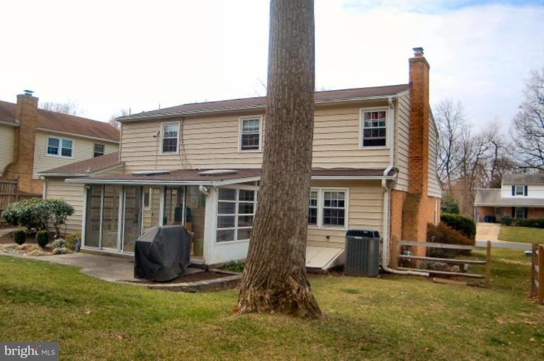 11819 Prestwick Road Potomac, MD 20854 - Photo 14 of 26 Rear