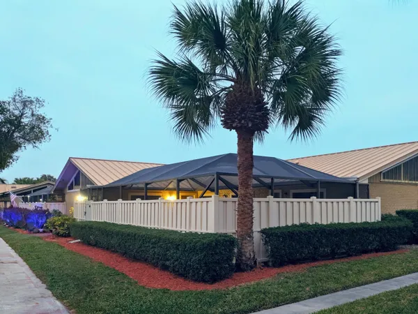 $409,000 | 5513 Eagle Lake Drive, Palm Beach Gardens, FL 33418