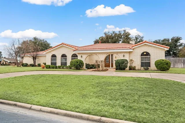 $459,900 | 137 East Louella Drive, Hurst, TX 76054