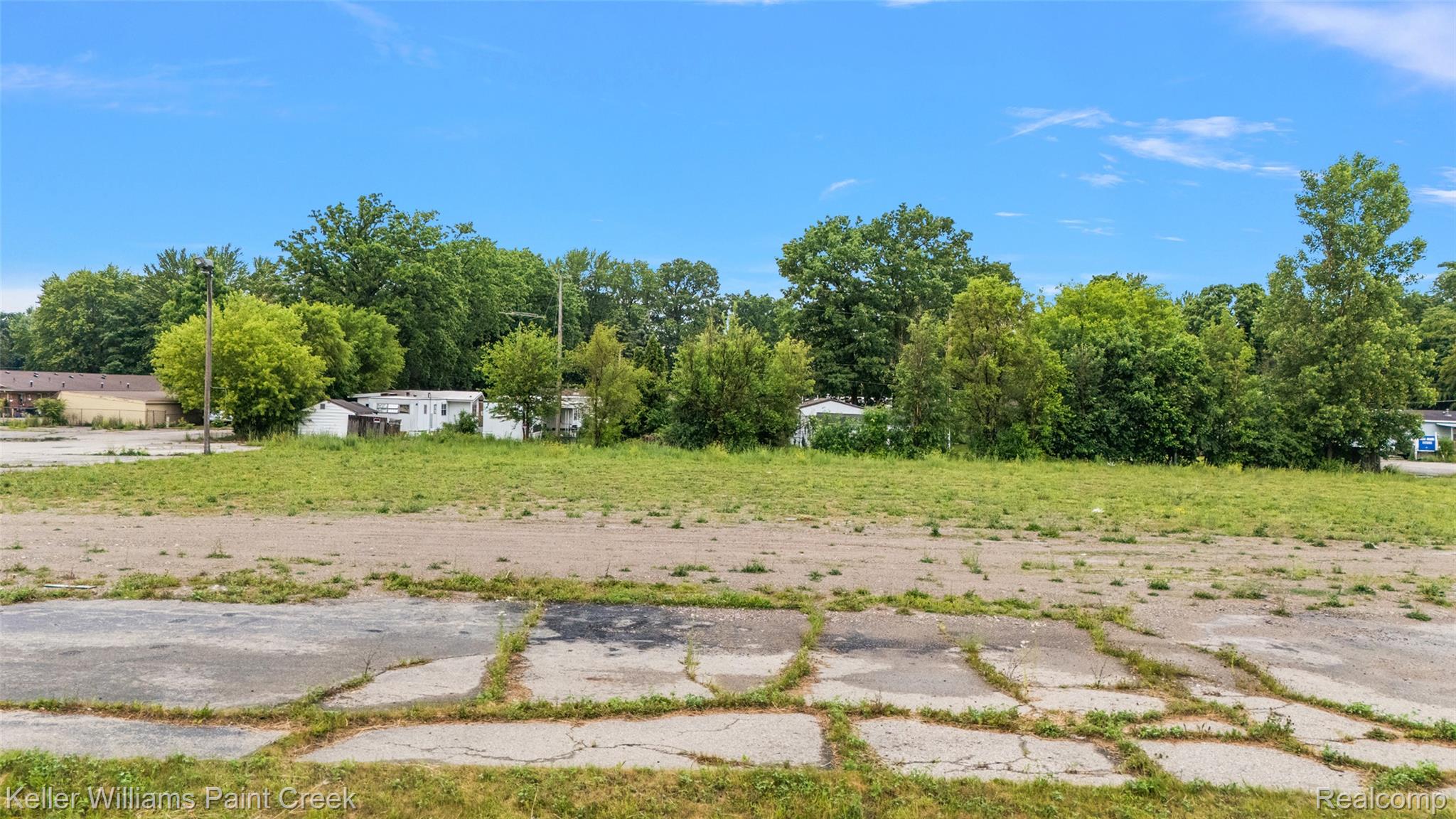 4403 Davison Road Burton, MI 48509 - Photo 3 of 27 03-4403 Davison Rd-3.jpg