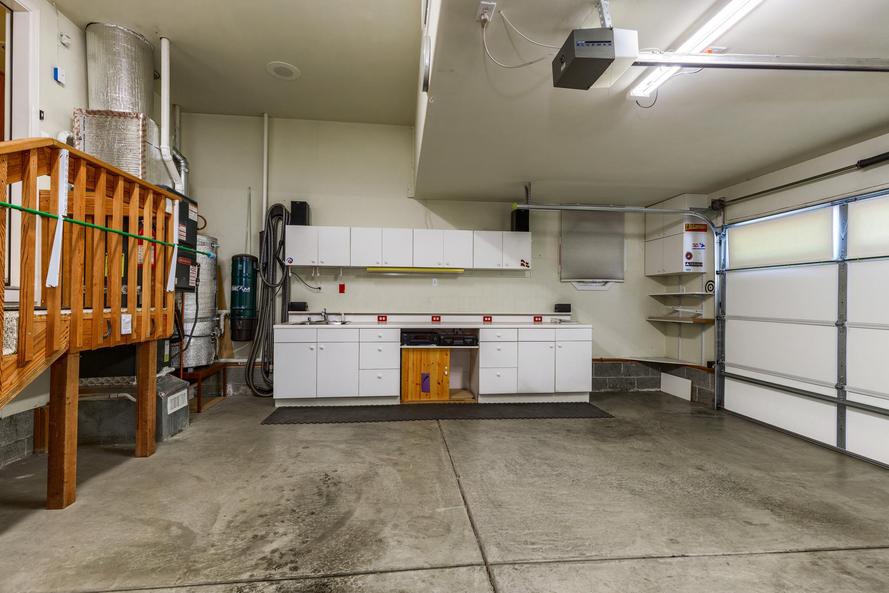 4376 Innsbruck Ridge Medford, OR 97504 - Photo 43 of 51 Garage