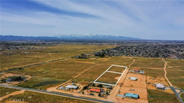 a view of a tennis court