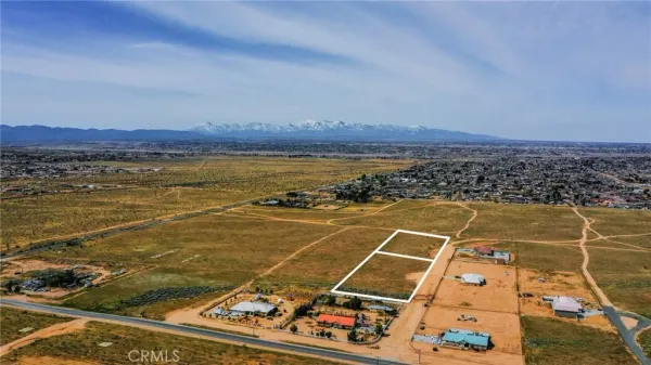 a view of a tennis court