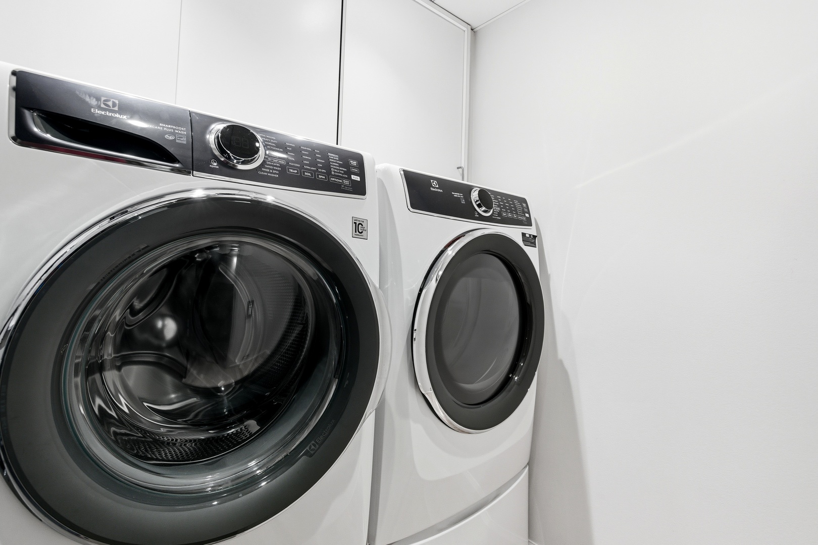 161 East Chicago Avenue, Unit 53A Chicago, IL 60611 - Photo 39 of 47 a utility room with dryer and washer