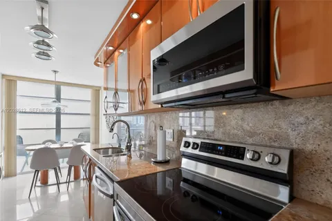 $429,000 | 230 174th Street, Unit 902, Sunny Isles Beach, FL 33160