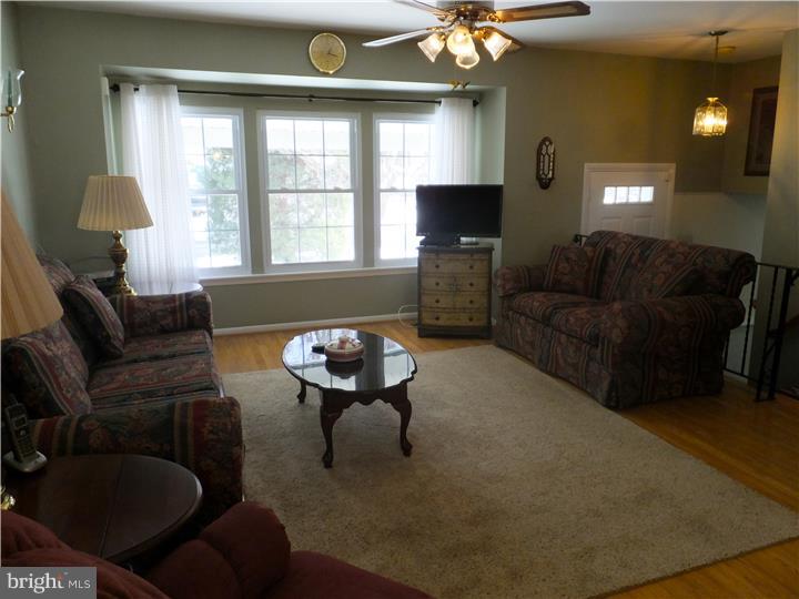 914 Davisville Road Warminster, PA 18974 - Photo 5 of 25 Living Room