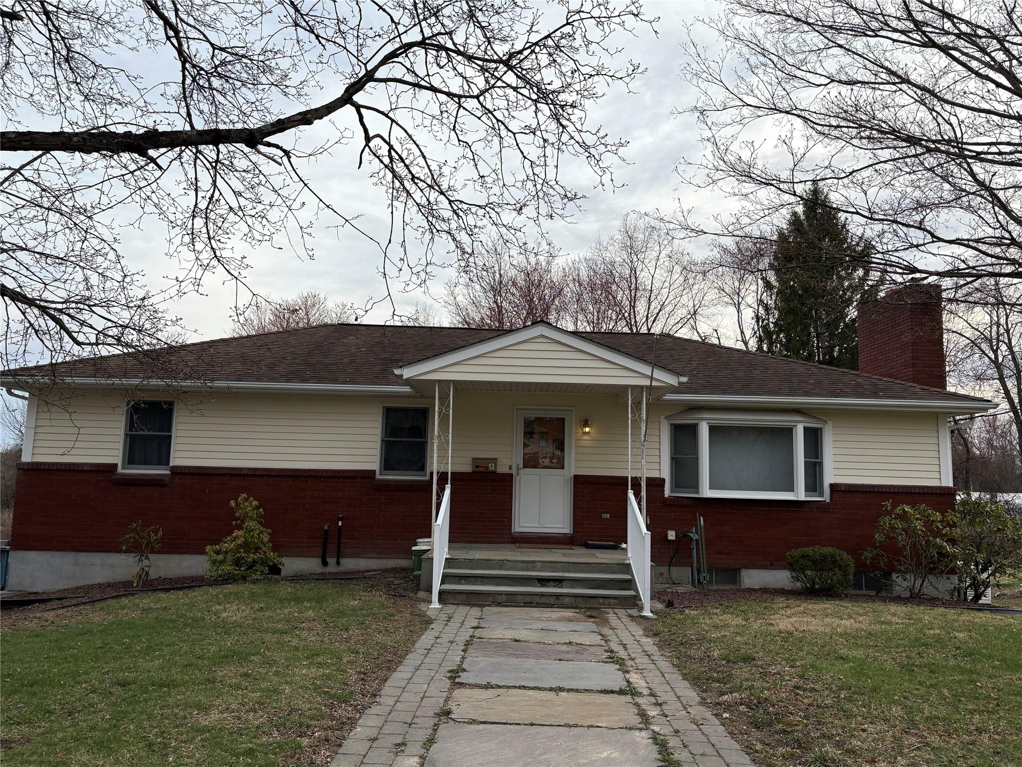 a view of a house with backyard and trees