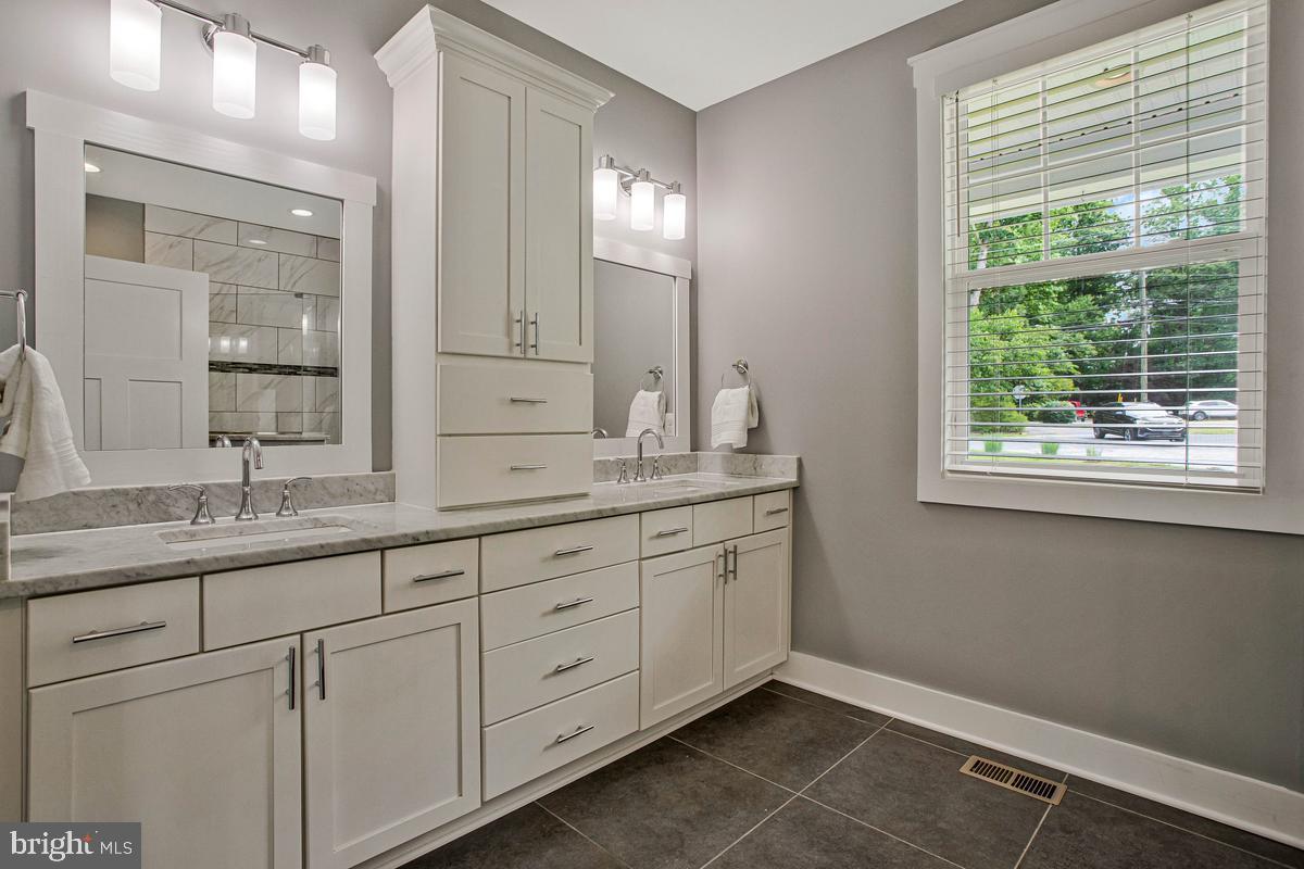 2978 Valley View Road Annapolis, MD 21401 - Photo 26 of 61 Primary Bath with 2 Sinks