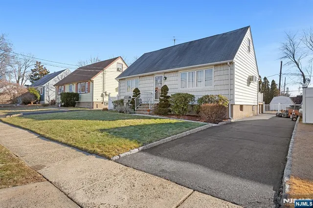 $475,000 | 340 Kipp Avenue, Elmwood Park, NJ 07407