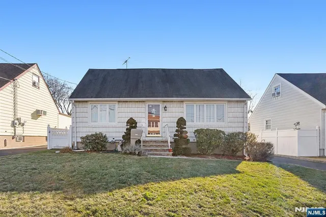 $475,000 | 340 Kipp Avenue, Elmwood Park, NJ 07407