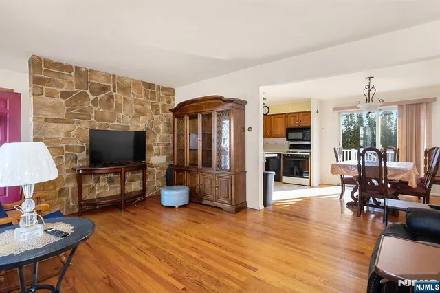 $475,000 | 340 Kipp Avenue, Elmwood Park, NJ 07407