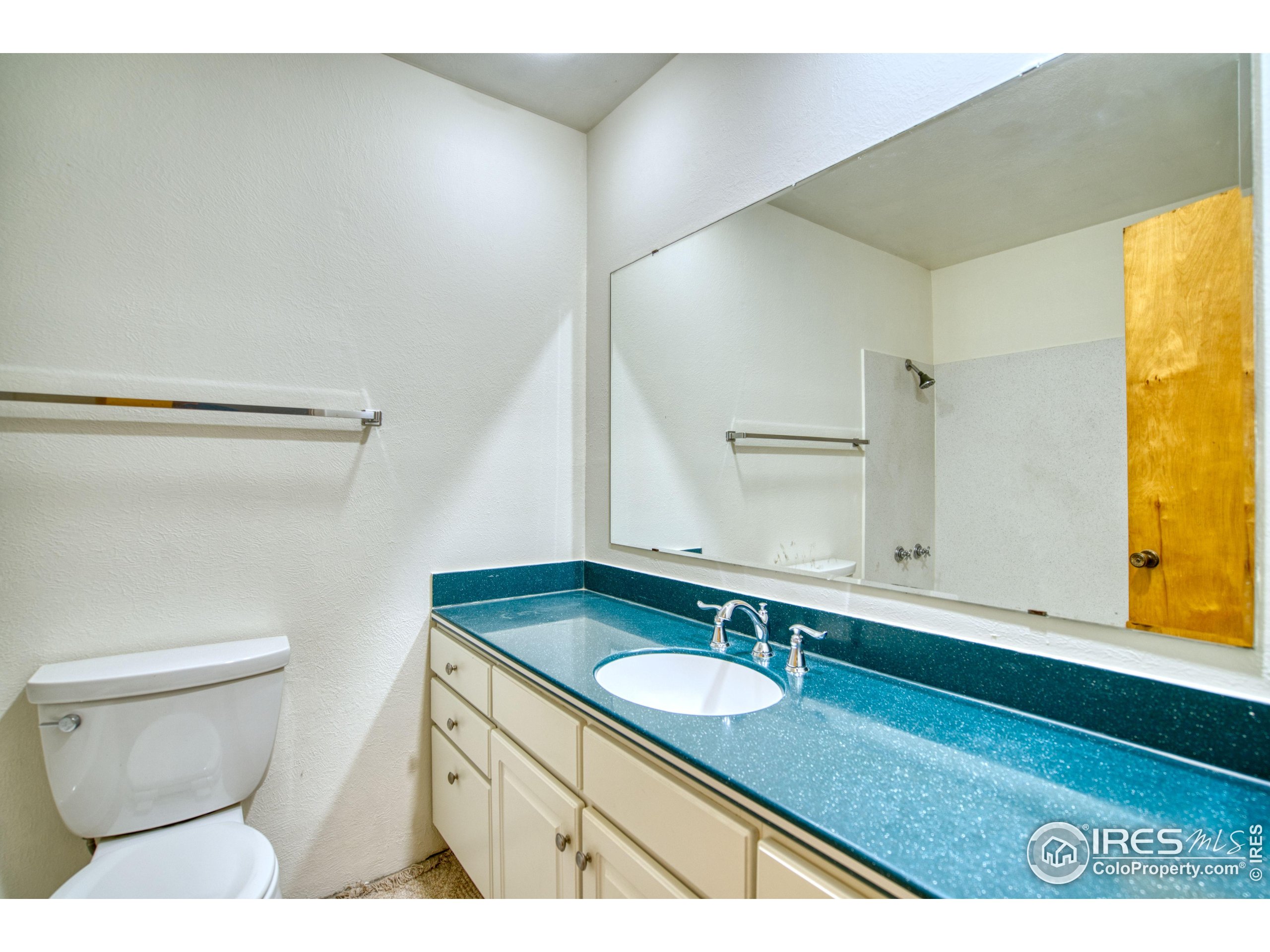 5511 Pioneer Road Boulder, CO 80301 - Photo 22 of 28 a bathroom with a sink and a toilet