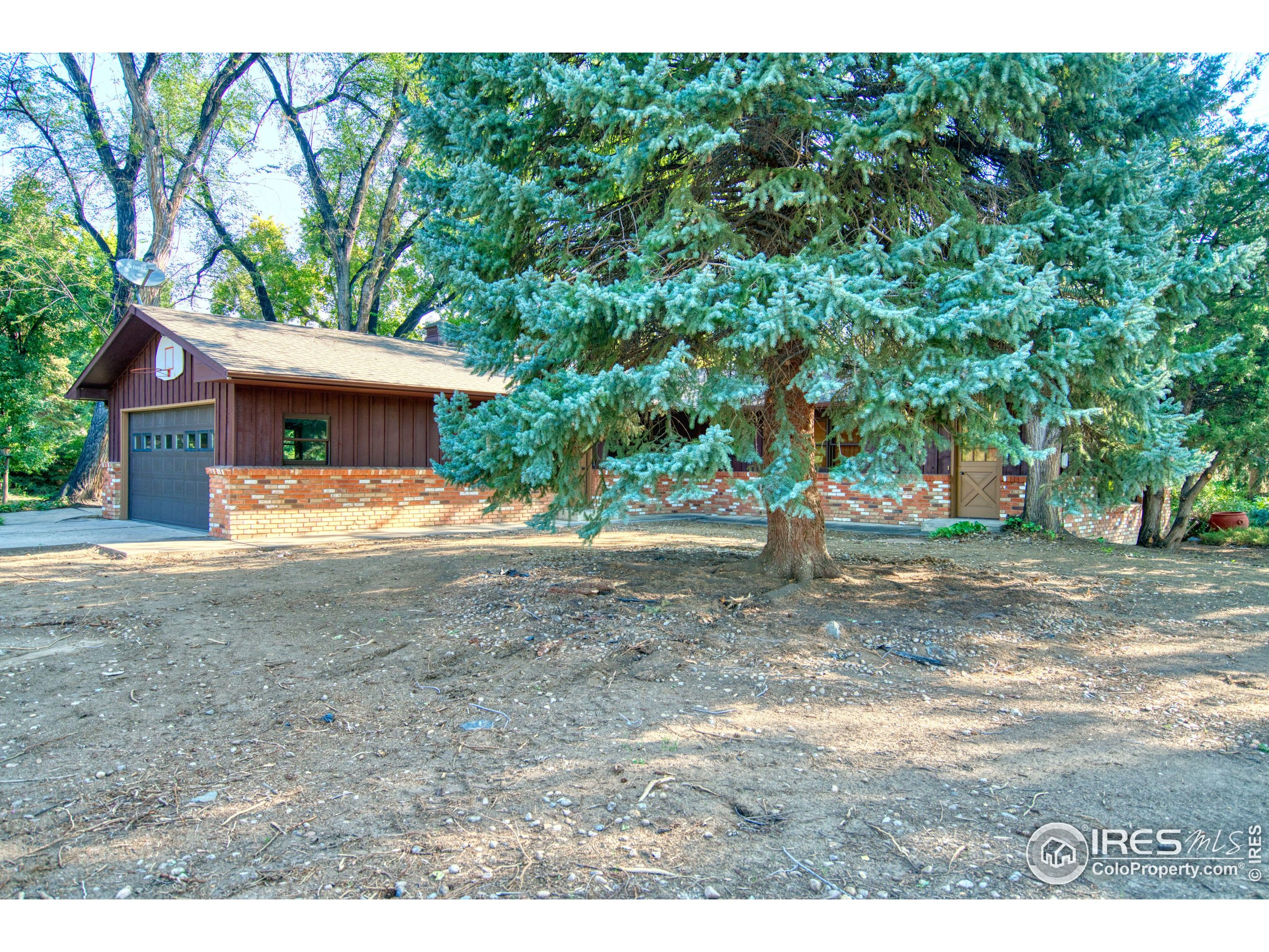 5511 Pioneer Road Boulder, CO 80301 - Photo 4 of 28 a view of a house with a yard