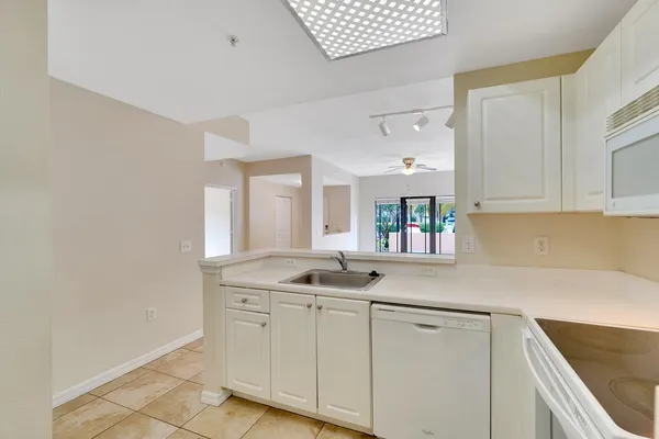 $2,600 | 2916 Tuscany Court, Unit 109, Palm Beach Gardens, FL 33410