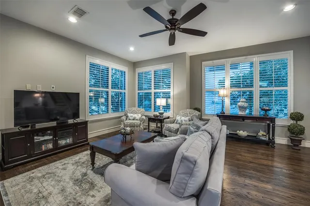 $729,000 | 2111 Albany Street, Dallas, TX 75201