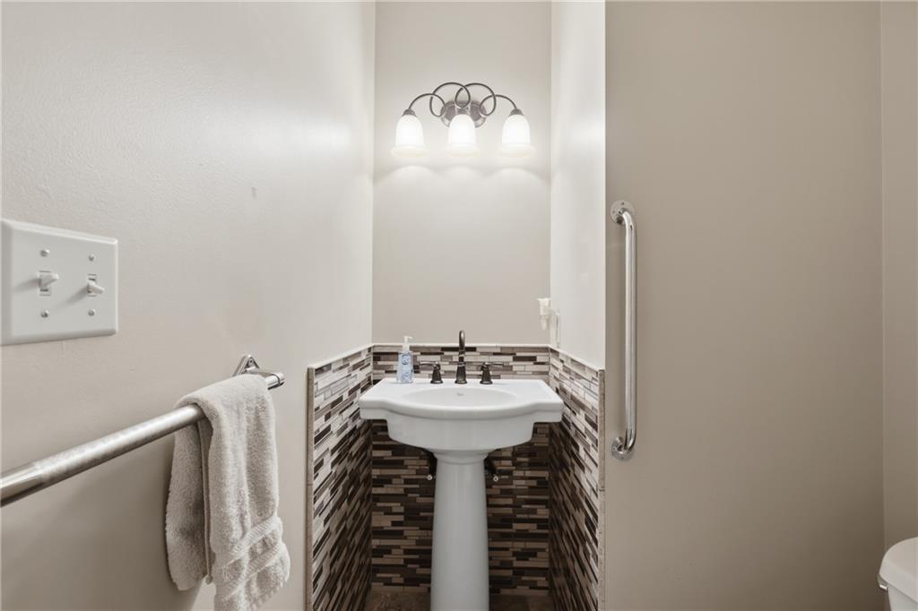 7861 West 118th Terrace Overland Park, KS 66210 - Photo 15 of 37