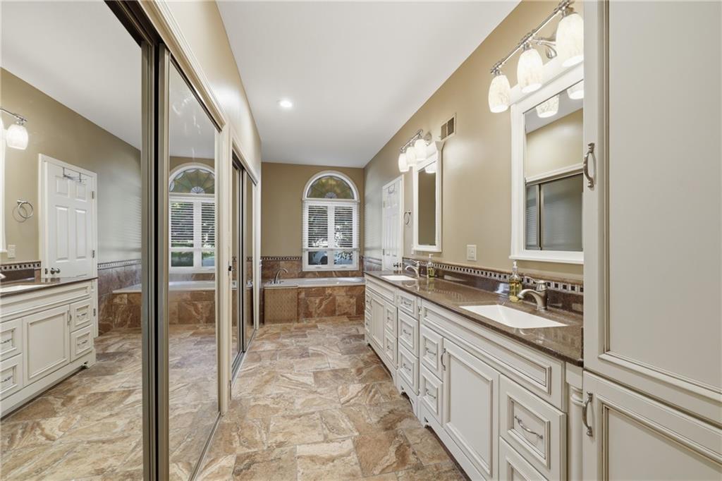 7861 West 118th Terrace Overland Park, KS 66210 - Photo 18 of 37