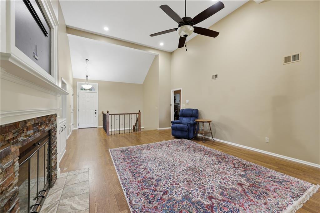 7861 West 118th Terrace Overland Park, KS 66210 - Photo 4 of 37