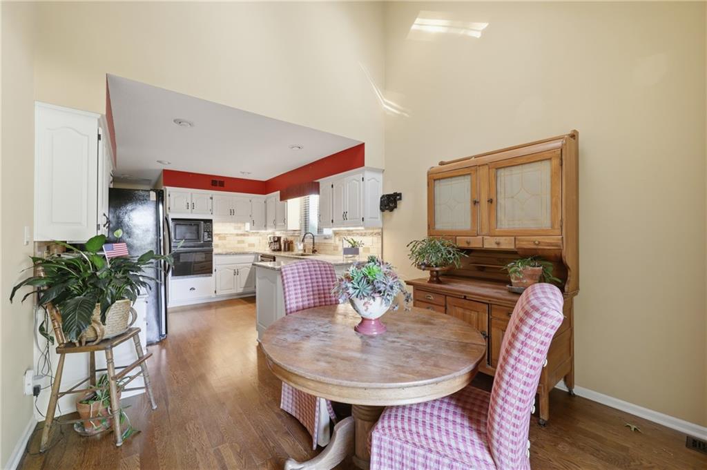 7861 West 118th Terrace Overland Park, KS 66210 - Photo 10 of 37