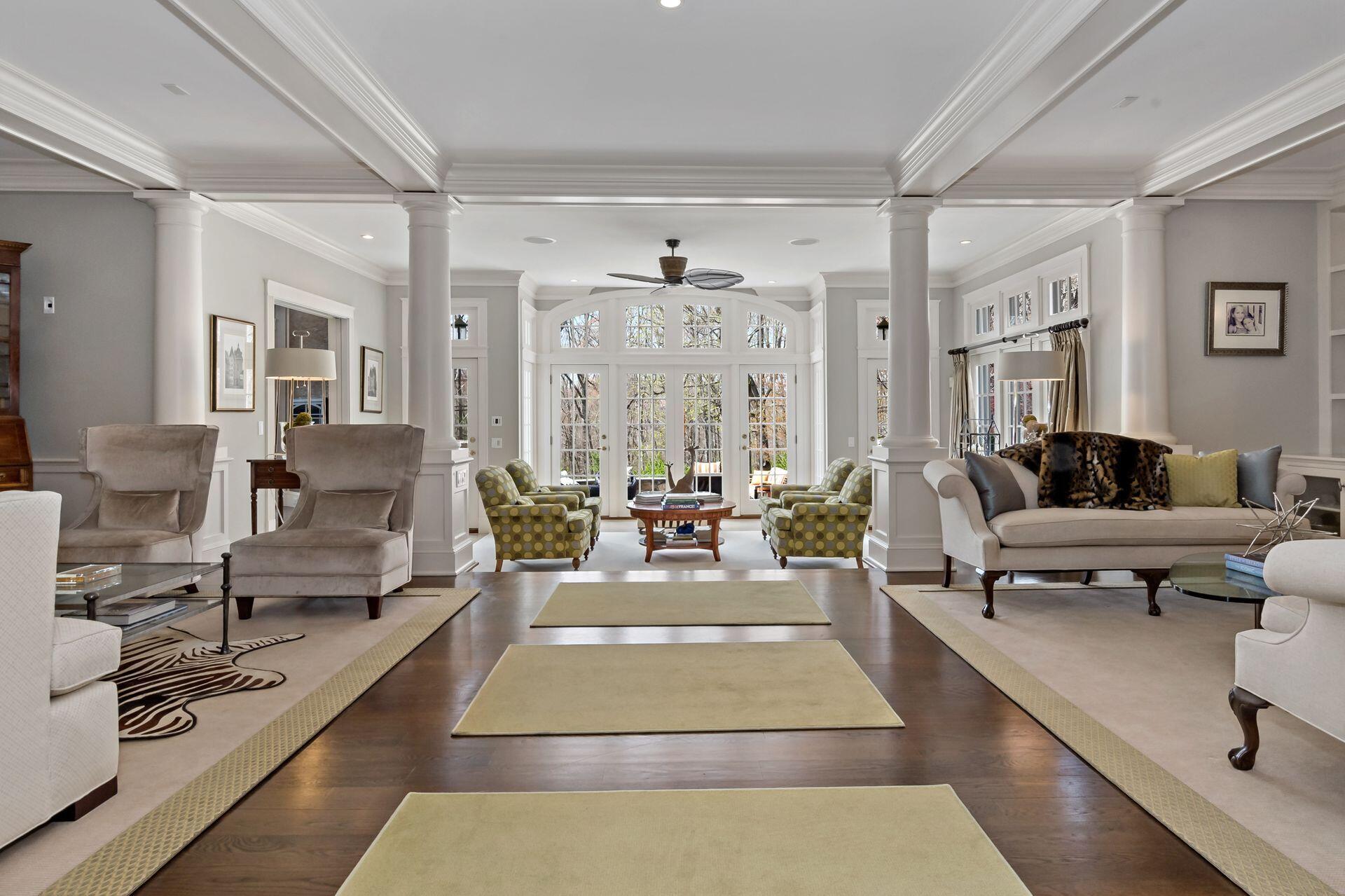 281 Turtle Back Road New Canaan, CT 06840 - Photo 4 of 39 Living Rm