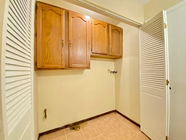 a view of empty room with window