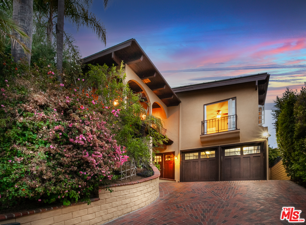 9265 Thrush Way Los Angeles, CA 90069 - Photo 3 of 36