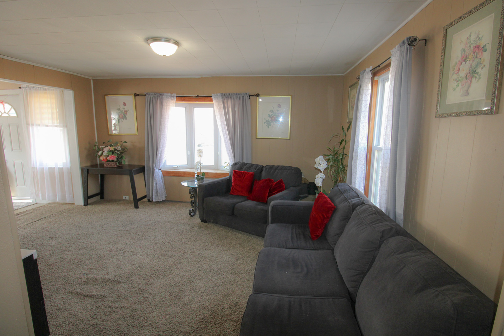 427 North 2nd Street Rochelle, IL 61068 - Photo 2 of 13 a living room with furniture and a window