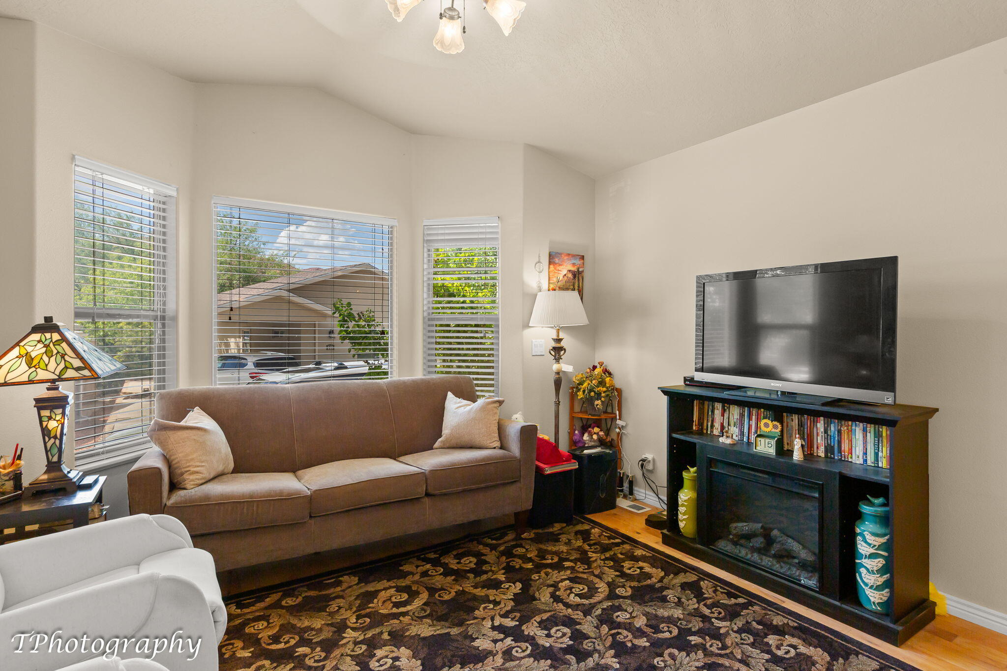 107 Overlook Lane Hurricane, UT 84737 - Photo 4 of 19 Living Room View 2