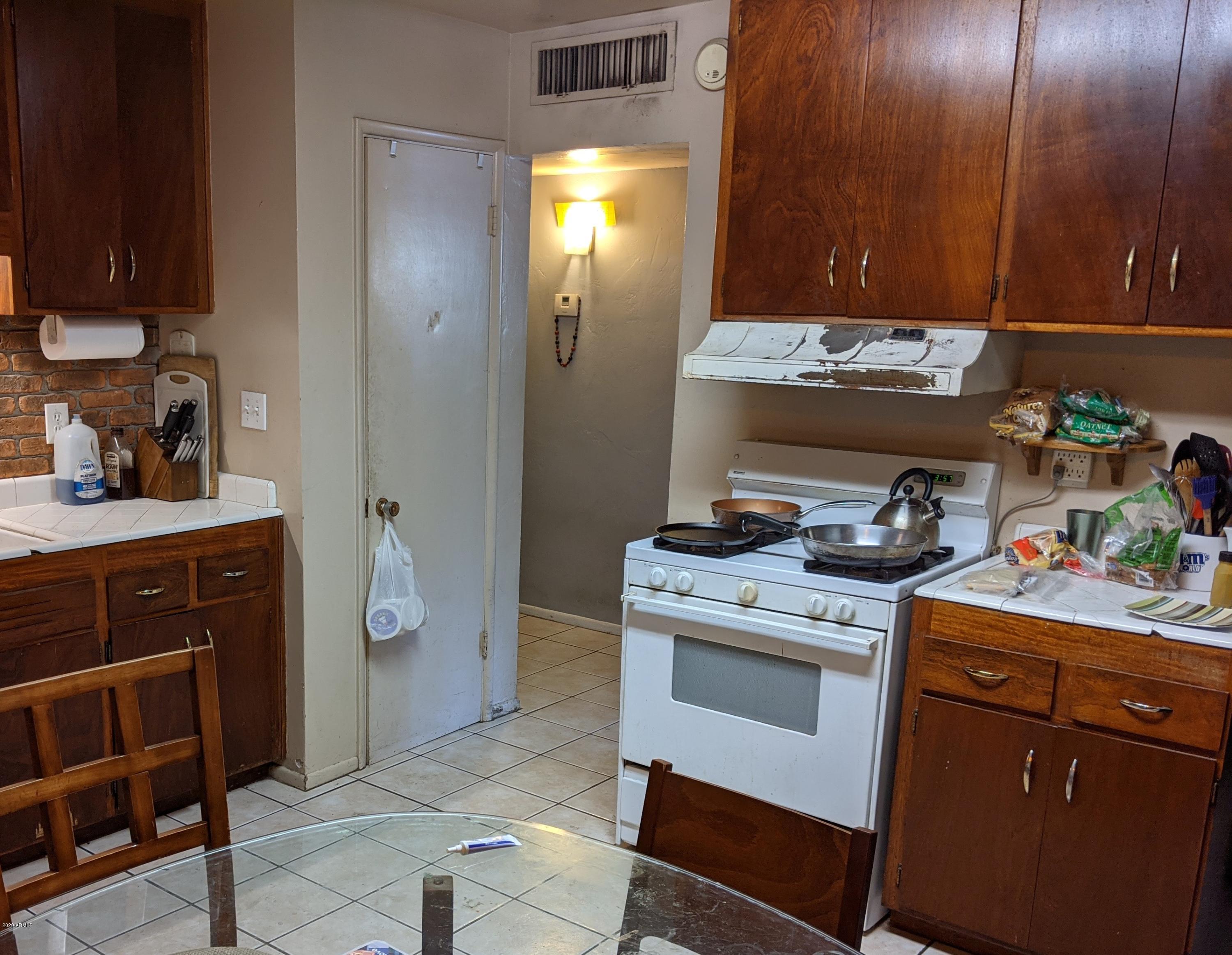 1023 West Elna Rae Street Tempe, AZ 85281 - Photo 6 of 12 Kitchen