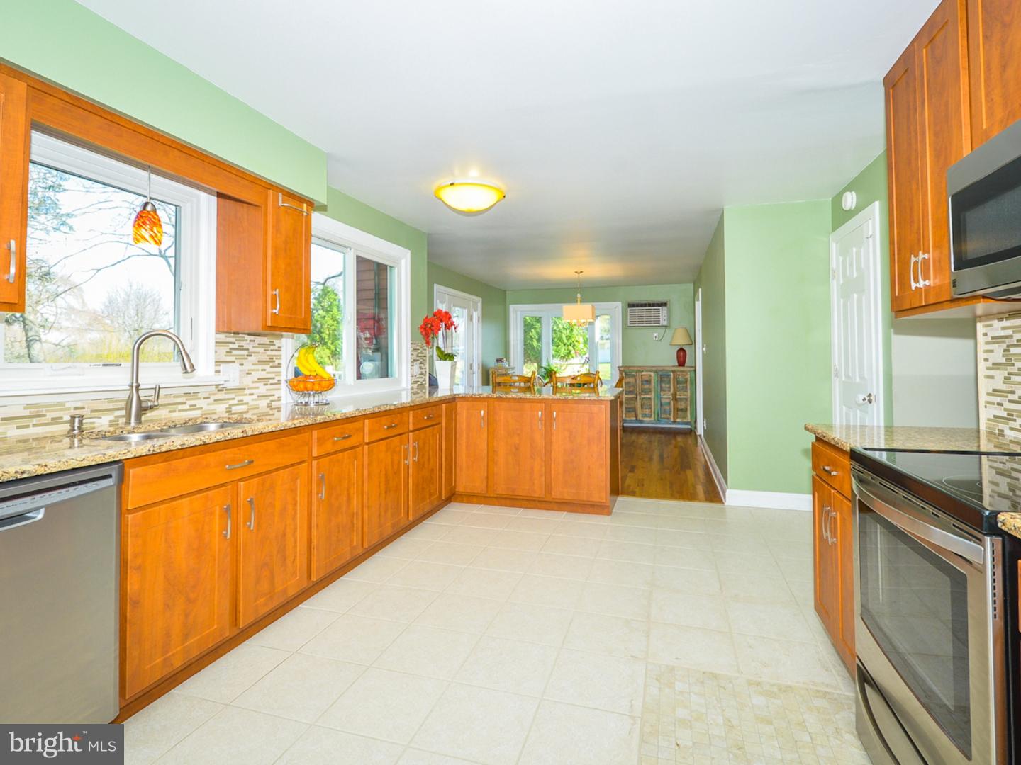 109 Longview Road Perkasie, PA 18944 - Photo 3 of 23